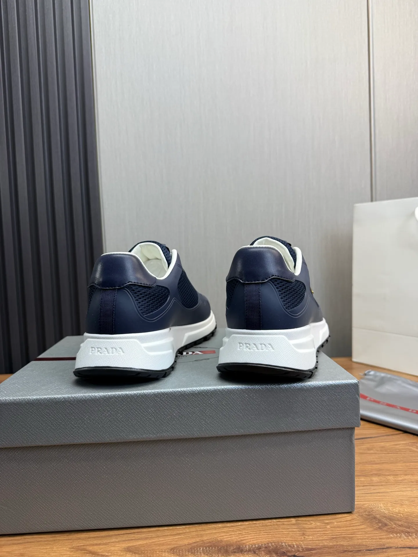 Men's shoes 💰580💰 [PRADA] Autumn and winter hot men's shoes shipped 👏Official website synchronized ⬆️Original fly-woven cowhide fabric + cowhide lining, 1⃣️:1⃣️reproduction, original sole, 38-45 (45. Customized, non-refundable)